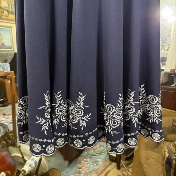 Miusol Women’s Navy and White Embroidered Aline Short Sleeve Midi Dress - Picture 6 of 9